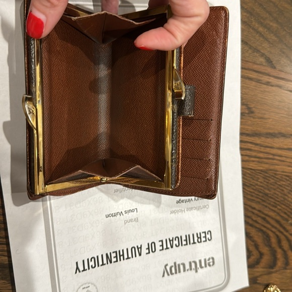 Authentic Louis Vuitton “Kiss Lock” wallet - Picture 9 of 9